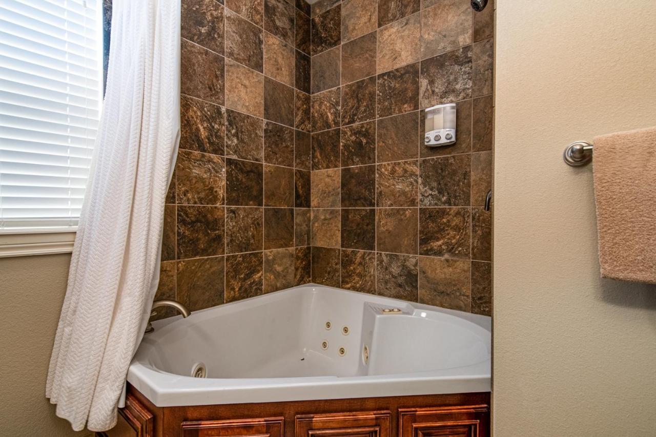 Two Bedroom Villa In The Heart Of Branson! Bagian luar foto